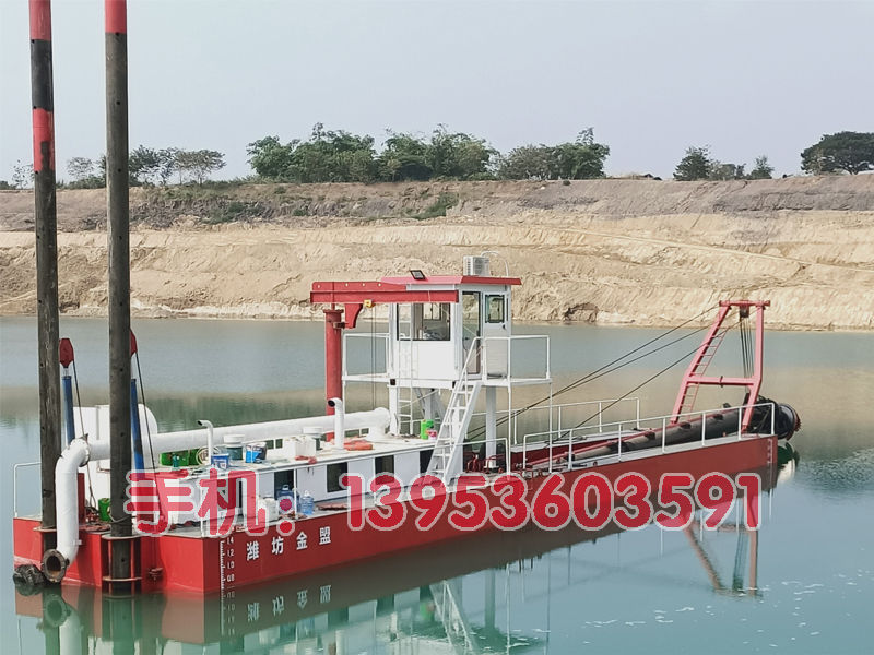绞吸式抽沙船